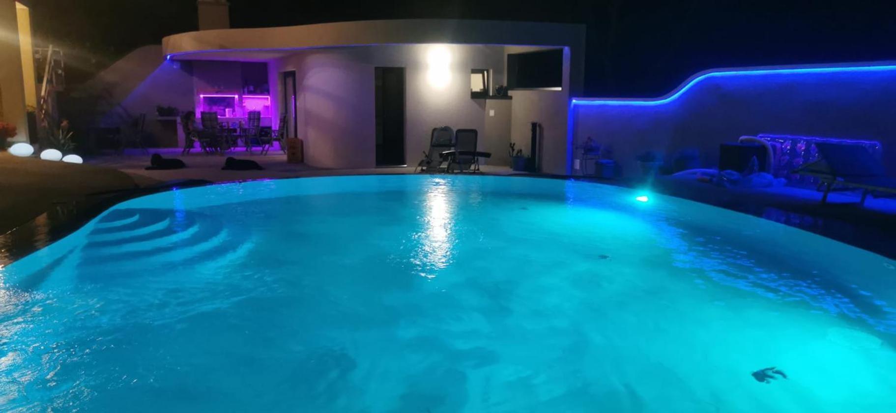 Villa Elke Maria With Overflow Pool And Hydromassage Novigrad Istria Eksteriør billede