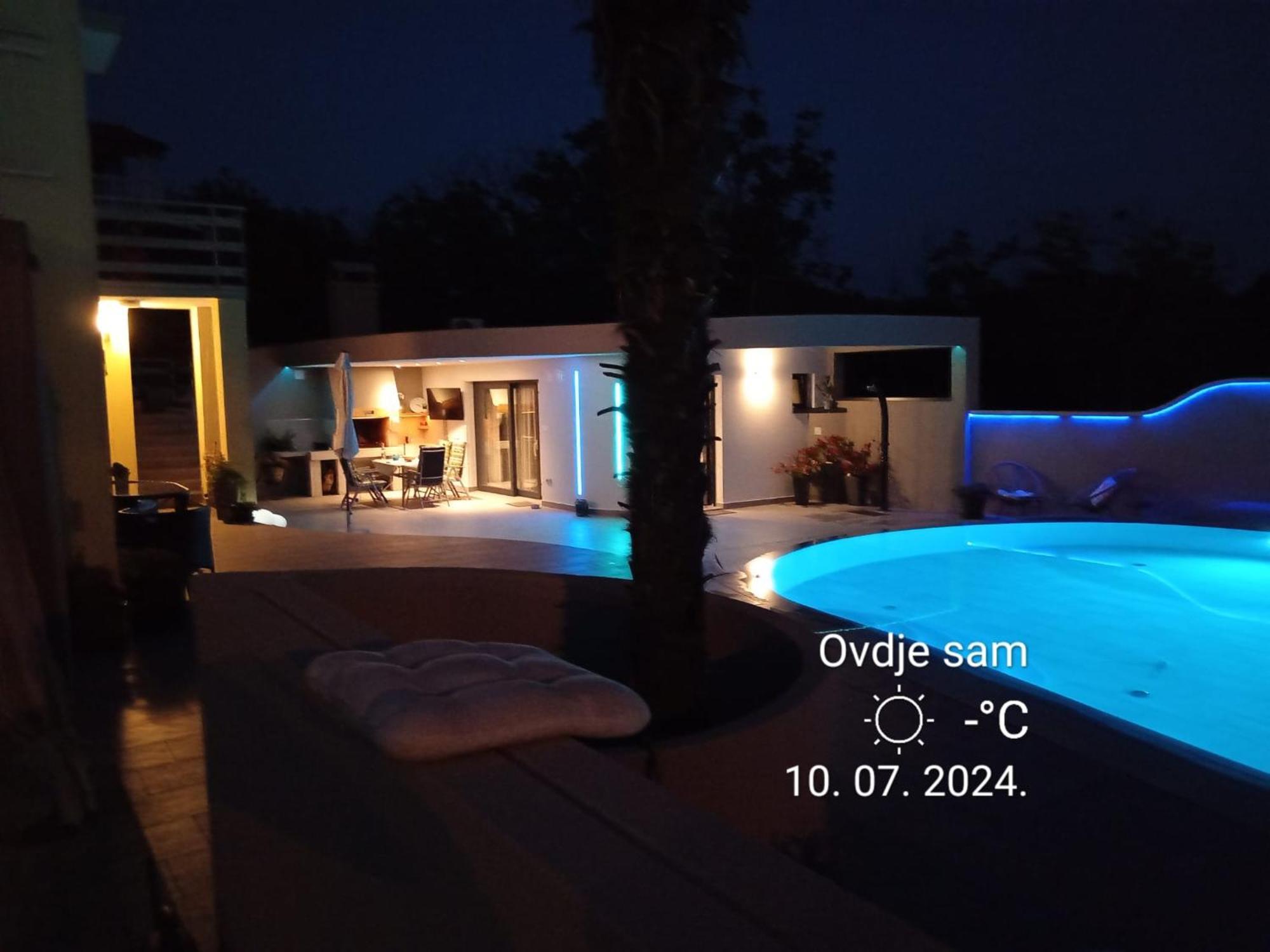 Villa Elke Maria With Overflow Pool And Hydromassage Novigrad Istria Eksteriør billede